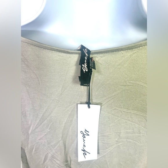 YANA K Apple 3/4 Sleeve V-neck Top One Size Fits All NWT - Picture 5 of 7